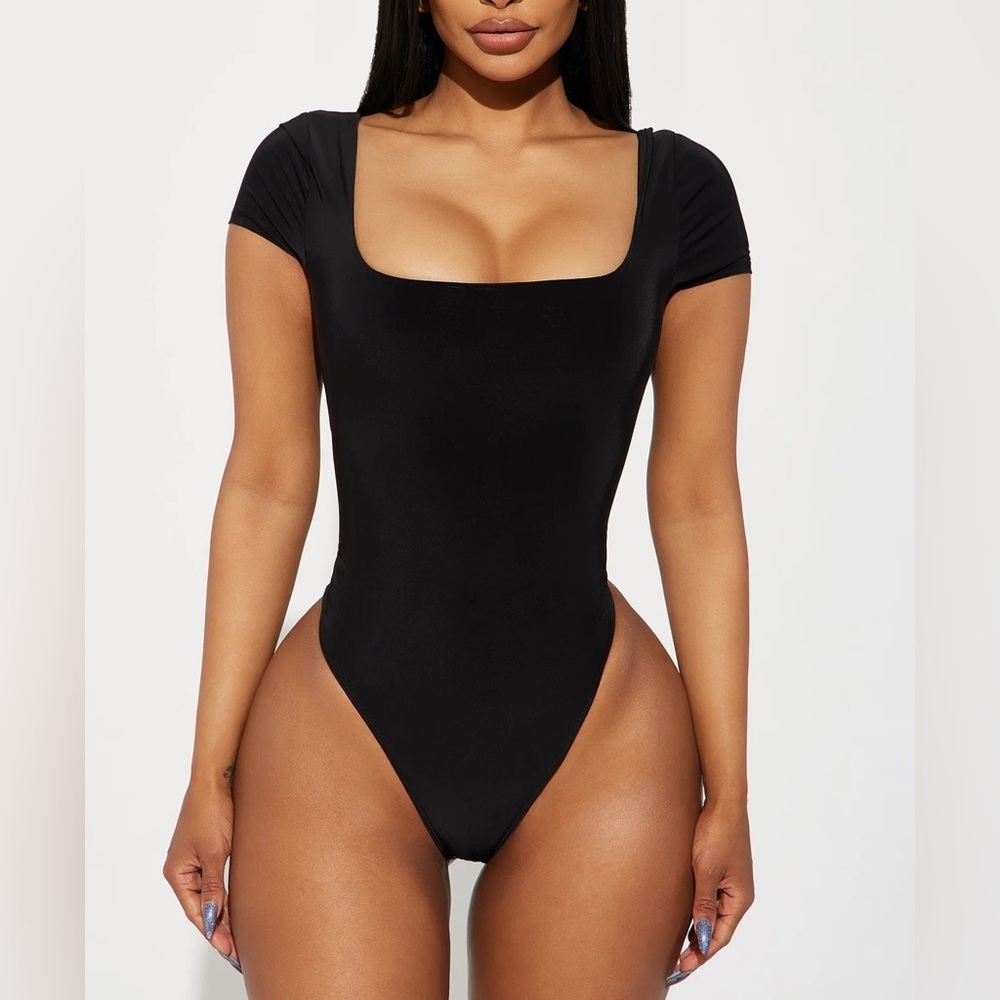 Black Square Neck Short Sleeve Bodysuit